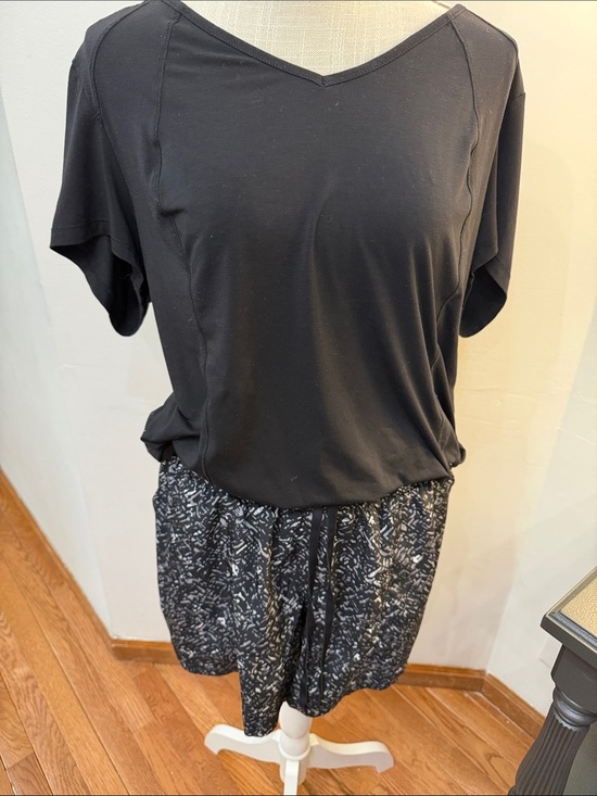 Livi Active Pants - LIVI by Lane Bryant set V- Neck Short Sleeve Shirt and Printed Short